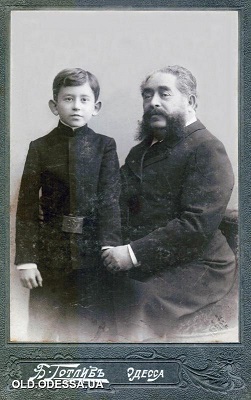 Приклад зліва